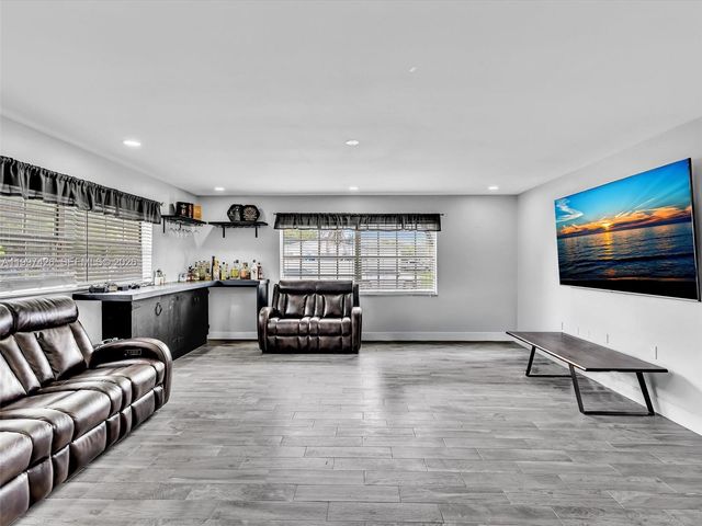 1900 NW 95th Ave, Pembroke Pines, FL 33024