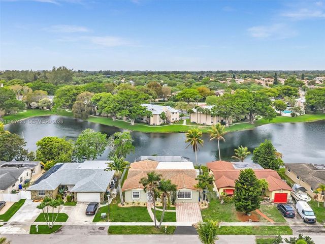 1900 NW 95th Ave, Pembroke Pines, FL 33024