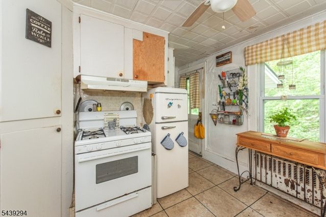 133 Woodside Ave, Newton Town, NJ 07860