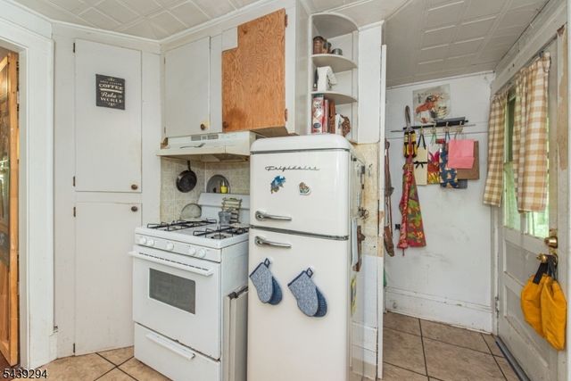 133 Woodside Ave, Newton Town, NJ 07860