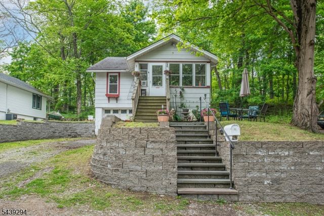 133 Woodside Ave, Newton Town, NJ 07860