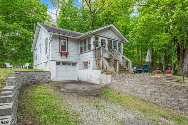 133 Woodside Ave, Newton Town, NJ 07860