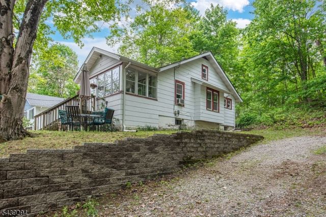 133 Woodside Ave, Newton Town, NJ 07860