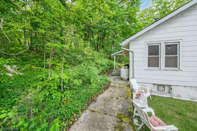 133 Woodside Ave, Newton Town, NJ 07860