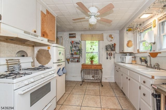 133 Woodside Ave, Newton Town, NJ 07860