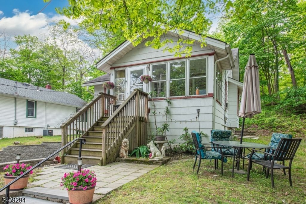 133 Woodside Ave, Newton Town, NJ 07860 — photo 2