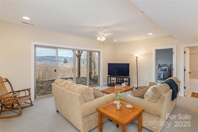 69 Pepperbush Road, Brevard, NC 28712