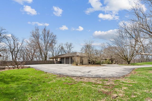 4001 26th Street, Rock Island, IL 61201