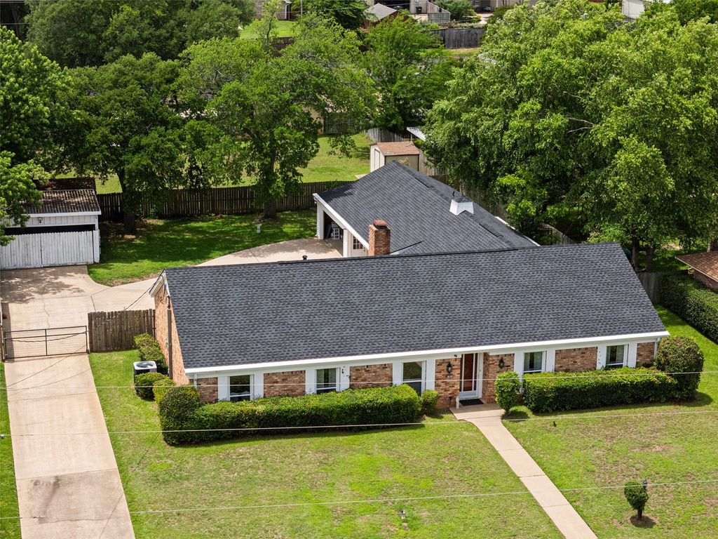 1901 Livingston, Longview, TX 75601