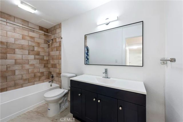 18620 Hatteras Street 169, Tarzana, CA 91356