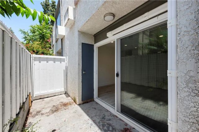 18620 Hatteras Street 169, Tarzana, CA 91356