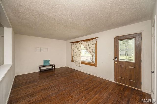 460 Versailles Drive, Florissant, MO 63031