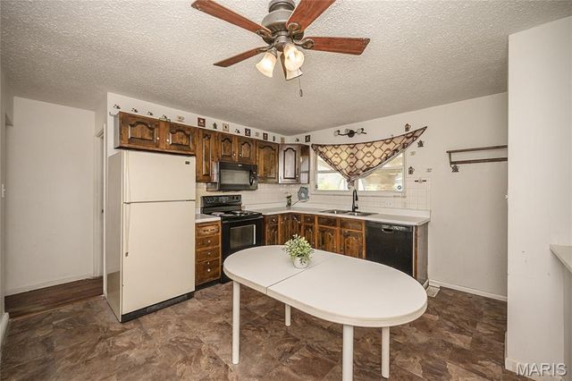 460 Versailles Drive, Florissant, MO 63031
