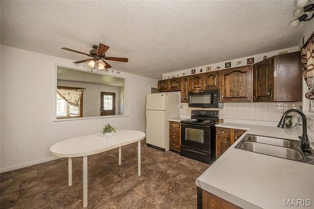 460 Versailles Drive, Florissant, MO 63031