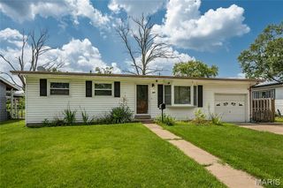 460 Versailles Drive, Florissant, MO 63031