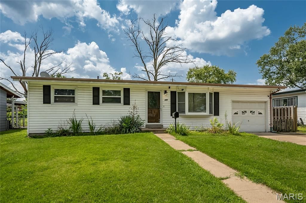 460 Versailles Drive, Florissant, MO 63031