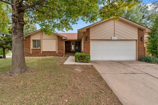 1462 N Parkridge St, Wichita, KS 67212