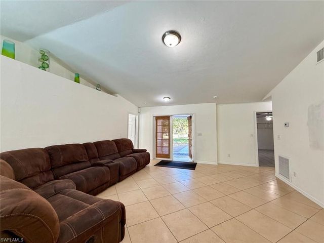 530 7th ST SW, Naples, FL 34117