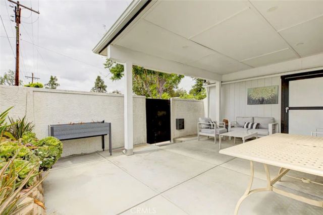 16615 Los Alimos St., Granada Hills, CA 91344