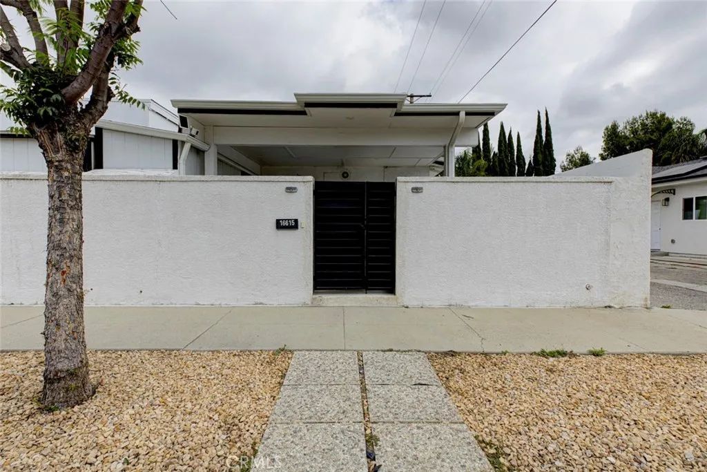 16615 Los Alimos St., Granada Hills, CA 91344