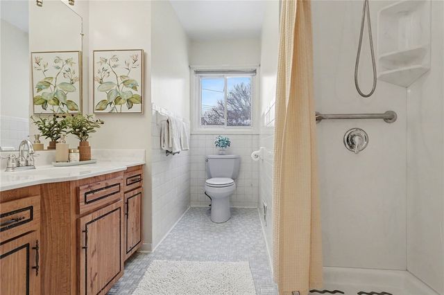 29 Amesbury Road, Henrietta, NY 14623