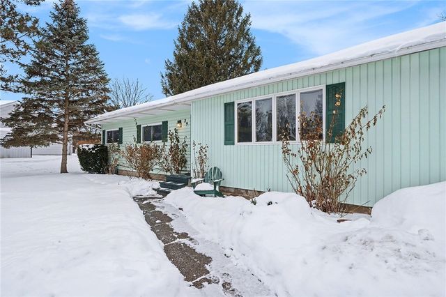 29 Amesbury Road, Henrietta, NY 14623