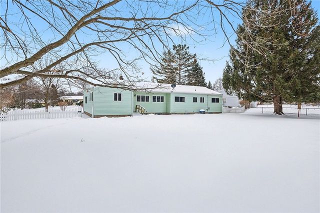 29 Amesbury Road, Henrietta, NY 14623