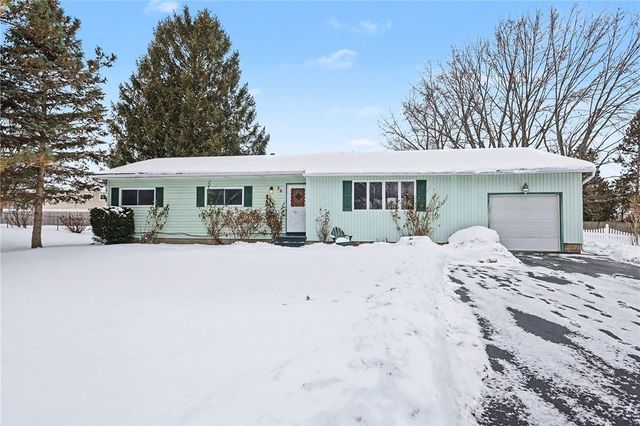 29 Amesbury Road, Henrietta, NY 14623