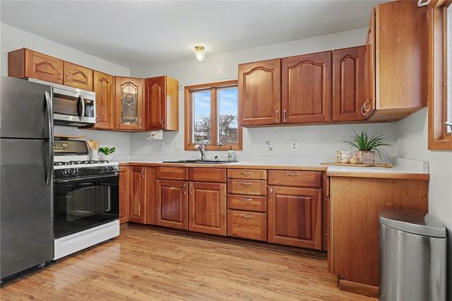 29 Amesbury Road, Henrietta, NY 14623