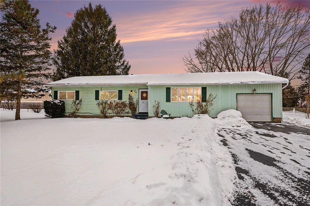 29 Amesbury Road, Henrietta, NY 14623