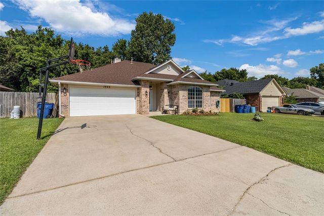 1909 Cherokee Trail, Choctaw, OK 73020