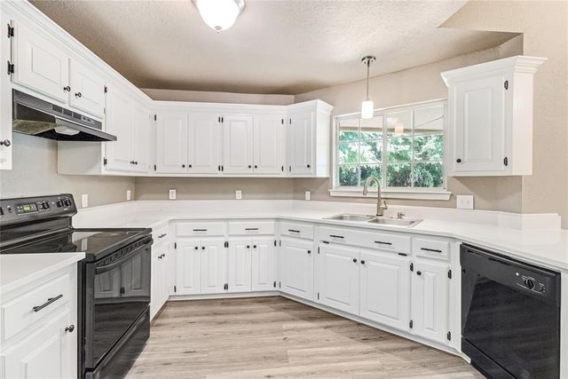 1909 Cherokee Trail, Choctaw, OK 73020