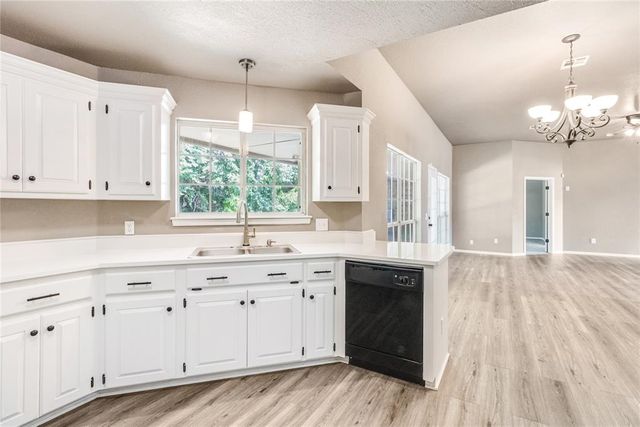 1909 Cherokee Trail, Choctaw, OK 73020