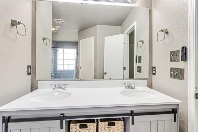 1909 Cherokee Trail, Choctaw, OK 73020