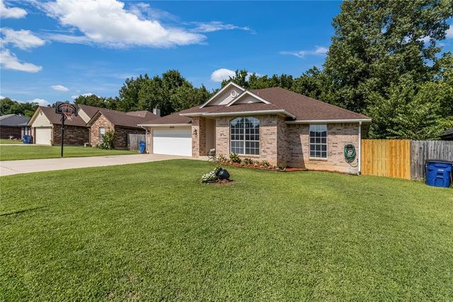 1909 Cherokee Trail, Choctaw, OK 73020