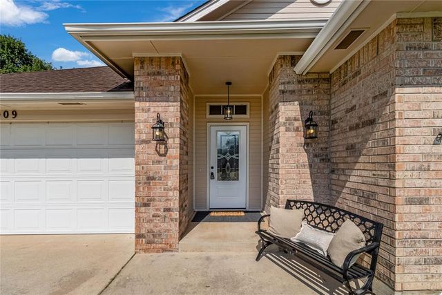 1909 Cherokee Trail, Choctaw, OK 73020