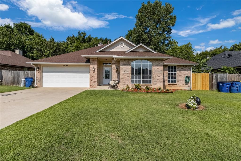 1909 Cherokee Trail, Choctaw, OK 73020