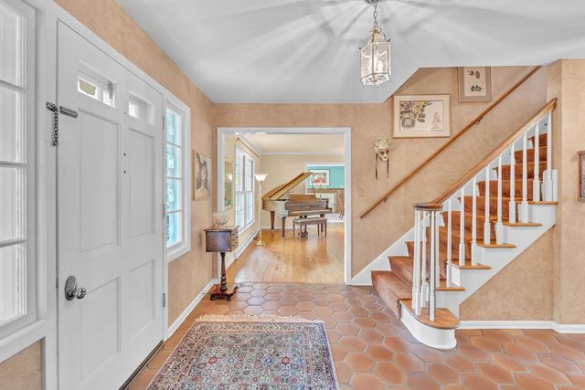 9525 N Regent ROAD, Bayside, WI 53217