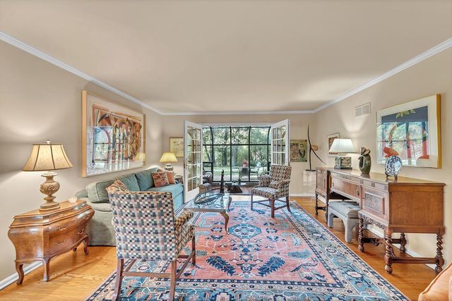 9525 N Regent ROAD, Bayside, WI 53217