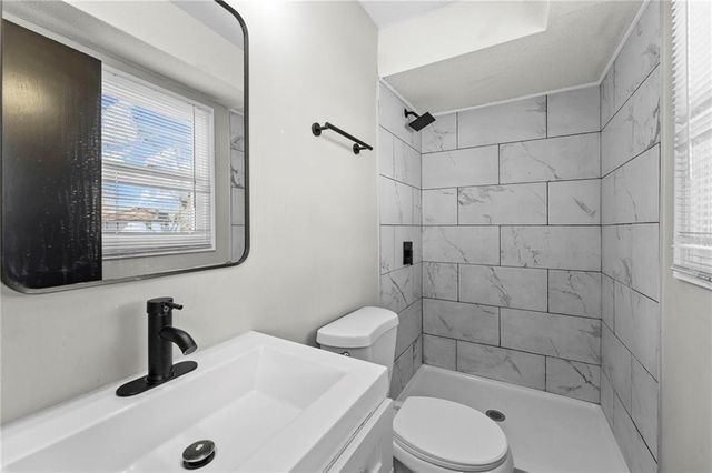 11812 E 56th Terrace, Kansas City, MO 64133