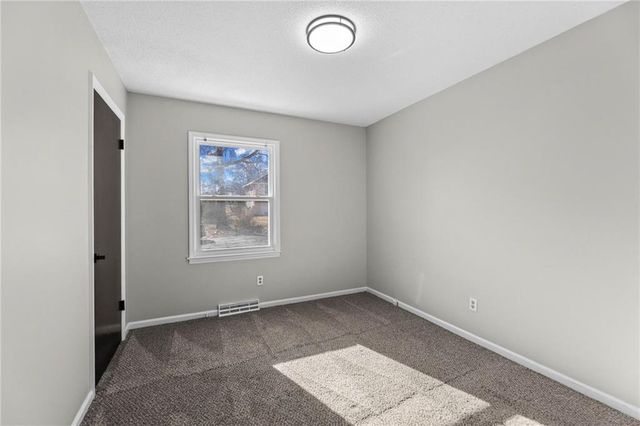 11812 E 56th Terrace, Kansas City, MO 64133