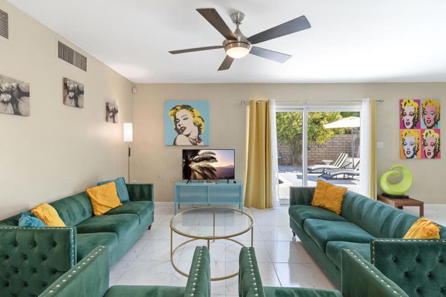 4385 E Paseo Caroleta, Palm Springs, CA 92264