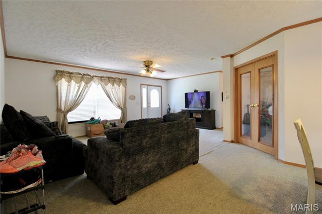 61 County Road 4705, Poplar Bluff, MO 63901