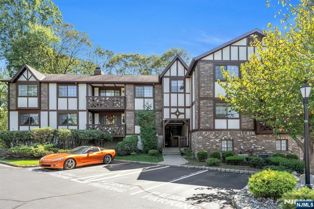 1008 Thoreau Court, Mahwah, NJ 07430