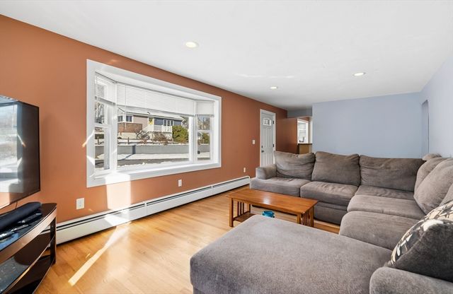 7 Saint Paul St, Fitchburg, MA 01420