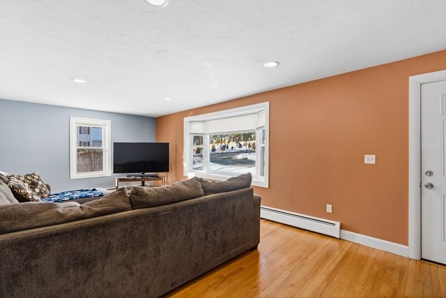 7 Saint Paul St, Fitchburg, MA 01420