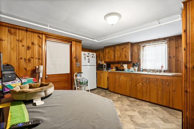 7 Saint Paul St, Fitchburg, MA 01420