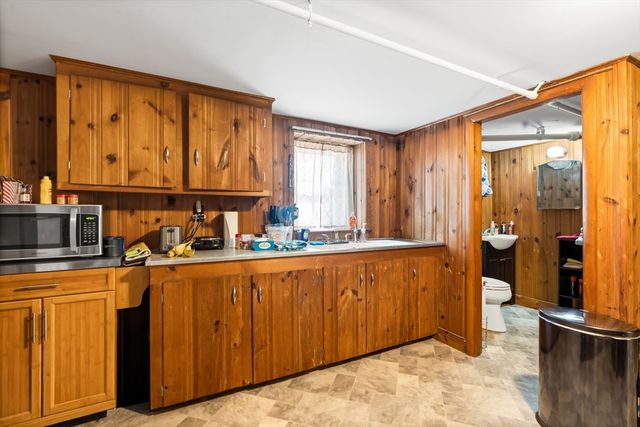 7 Saint Paul St, Fitchburg, MA 01420