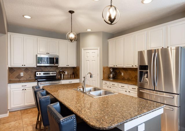 2225 Mangrove Bend Drive, League City, TX 77573