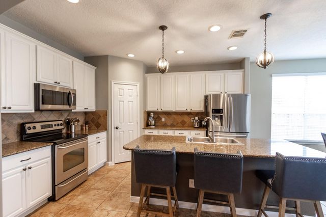 2225 Mangrove Bend Drive, League City, TX 77573